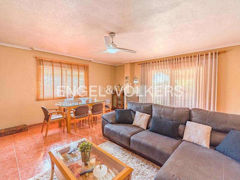 Foto d1604e77-aac0-453d-8021-f8baa337d07d. Chalet encantador chalet con piscina en Centro Mutxamel