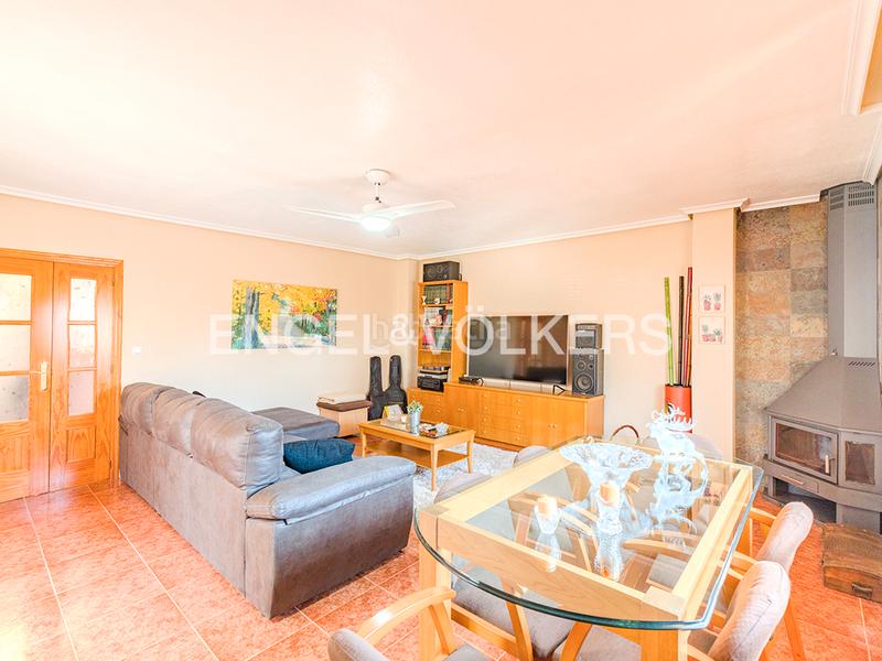 Foto da38771c-406e-4432-9909-e84f4ce4f605. Chalet encantador chalet con piscina en Centro Mutxamel