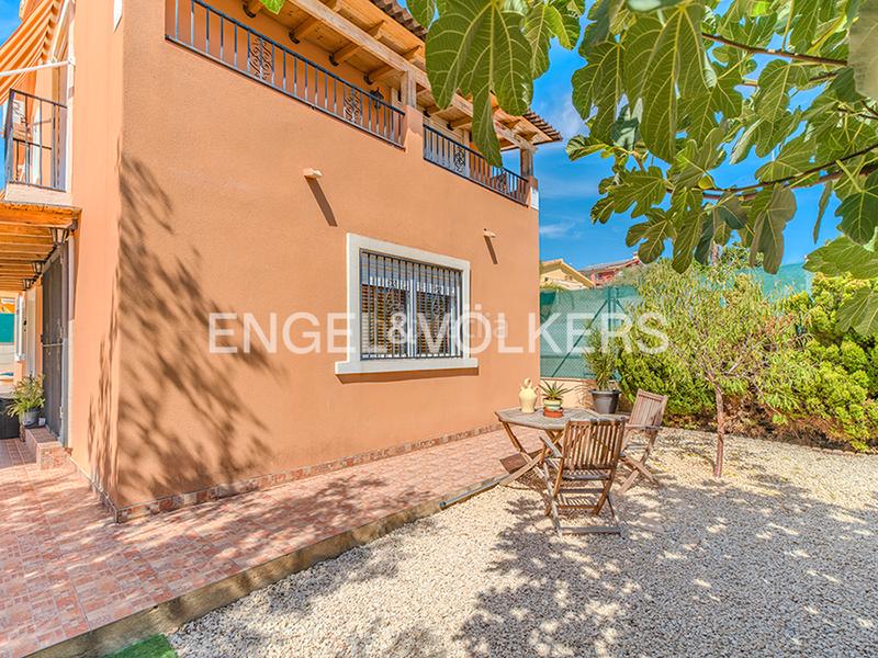 Foto dec514a3-6531-455c-8c5e-a3c4eaff3a01. Chalet encantador chalet con piscina en Centro Mutxamel