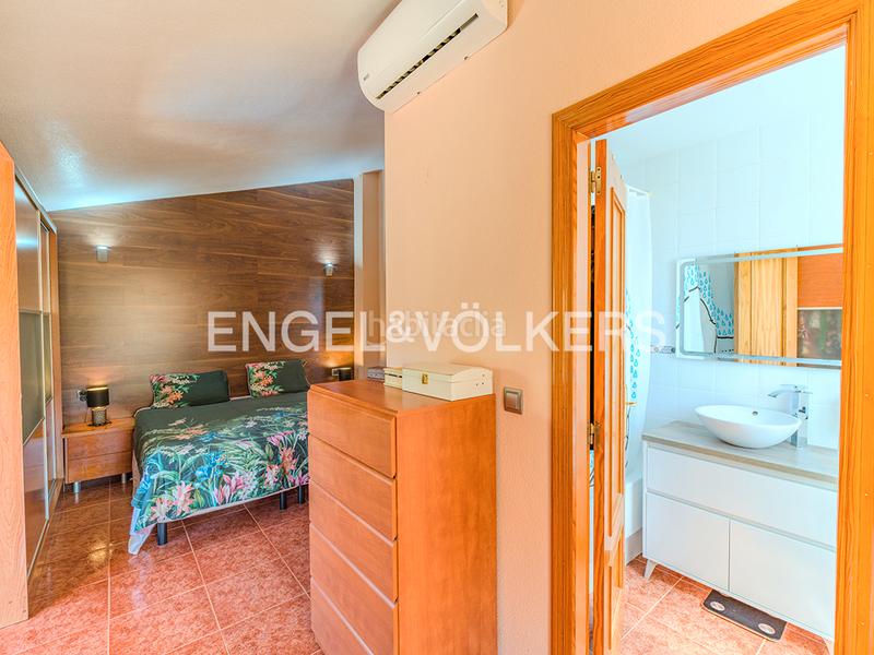 Foto fc7c226b-3488-4229-bf1b-650ad21c00c4. Chalet encantador chalet con piscina en Centro Mutxamel