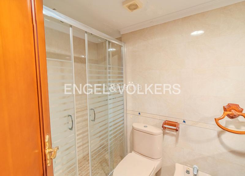 Foto a2f6ba6f-af40-4fe9-8d91-8fa8a3acdb85. Pis a carrer d'alboran 1 a Playa Muchavista Campello (el)