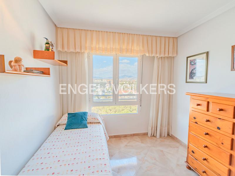 Foto a387fc74-46cb-4f18-accf-0d7fc71df9c9. Pis a carrer d'alboran 1 a Playa Muchavista Campello (el)