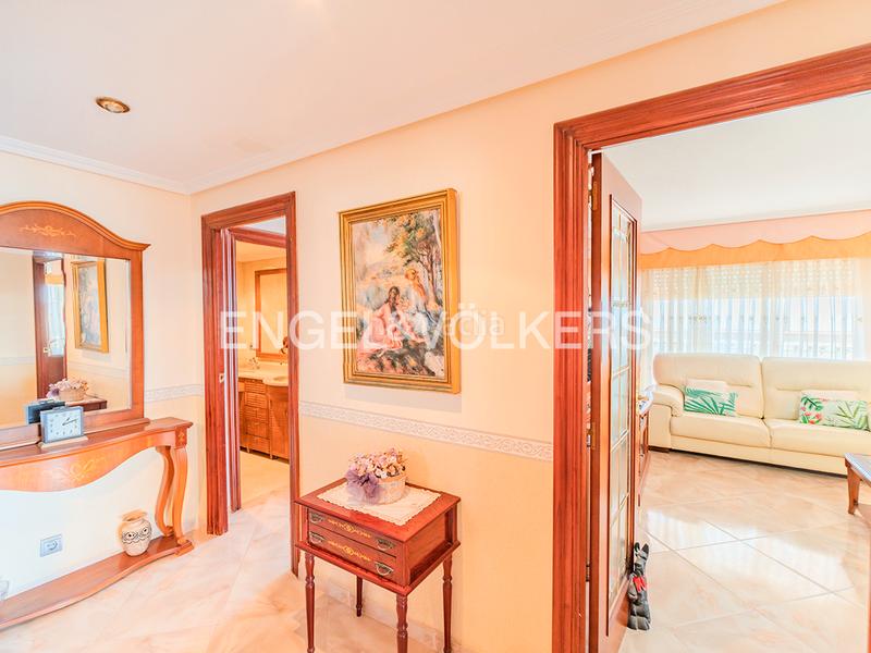 Foto ef89d325-896b-490b-9e34-a7d38edf0e0e. Pis a carrer d'alboran 1 a Playa Muchavista Campello (el)