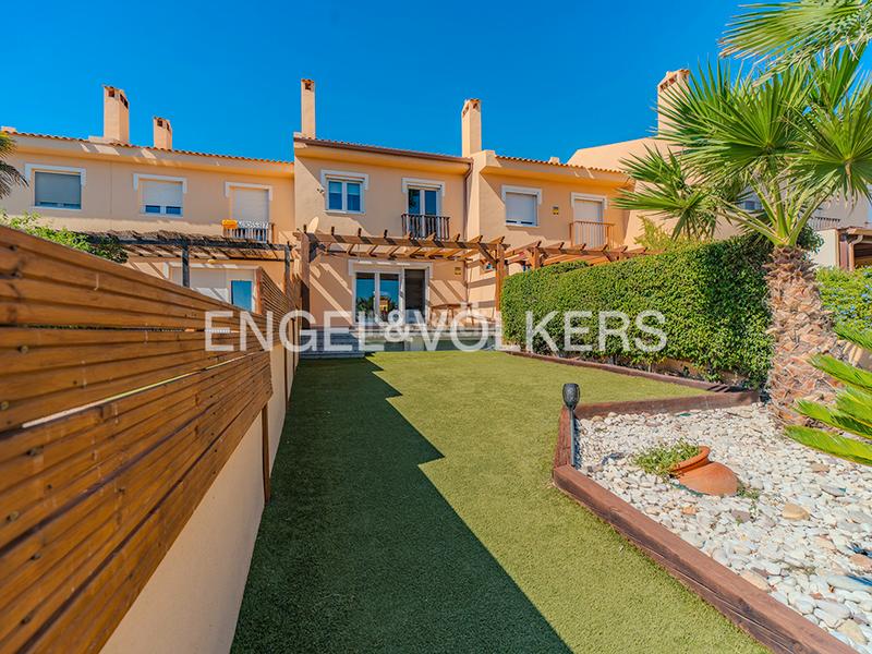 Foto 0a1a4740-743d-4457-a9af-8290de7d68ee. Casa adossada amb calefacció aparcament piscina a Campello (el)