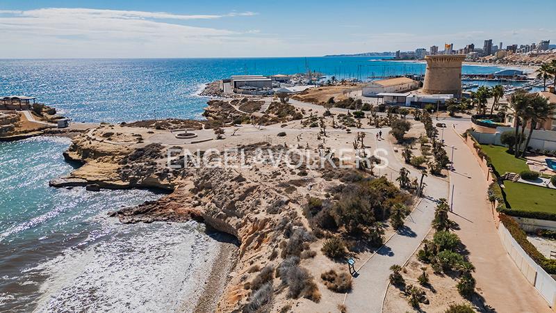 Foto 34a57819-64b4-4691-aa77-698475c6140f. Casa adossada amb calefacció aparcament piscina a Campello (el)