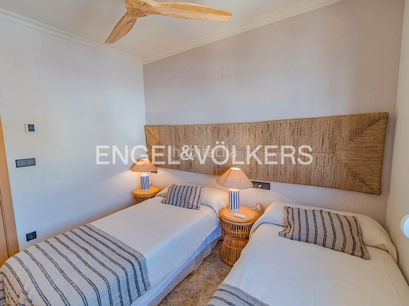 Foto a216efde-bd03-4d6d-b48e-30ac9e52dac6. Casa adossada amb calefacció aparcament piscina a Campello (el)