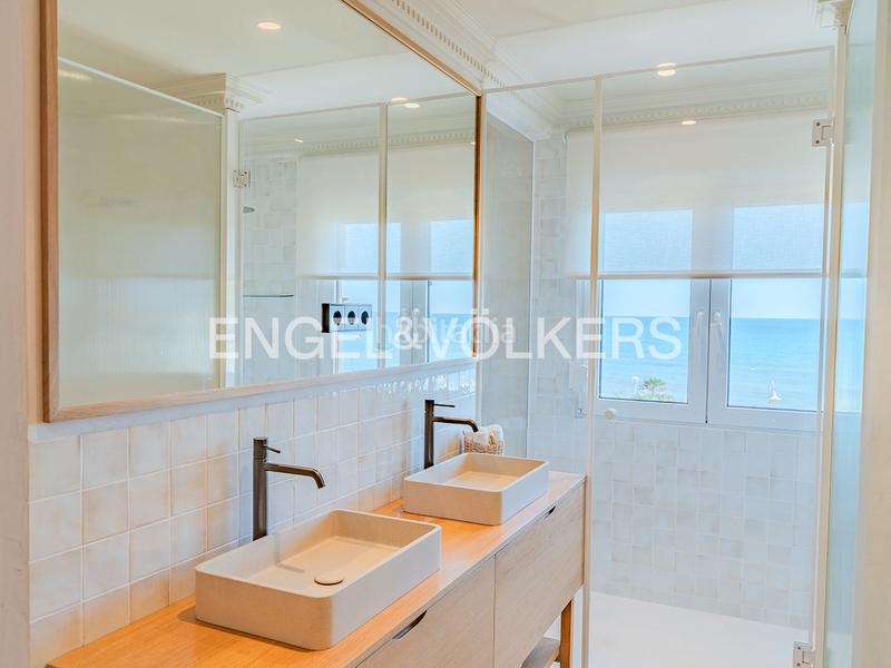 Foto ca4bfbe5-a9ee-4908-93f9-104699644b68. Casa adossada amb calefacció aparcament piscina a Campello (el)