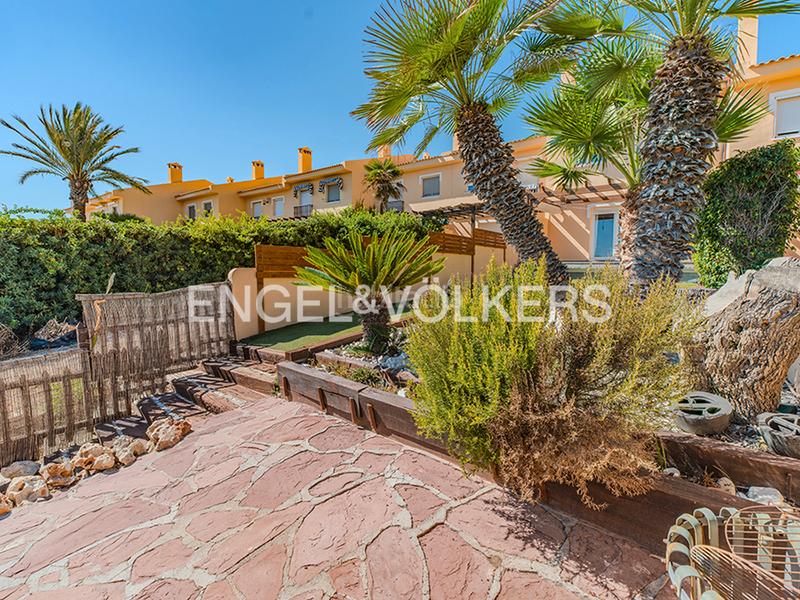 Foto cb5a6152-e3a7-4a90-b1f8-d5571aec639f. Casa adossada amb calefacció aparcament piscina a Campello (el)