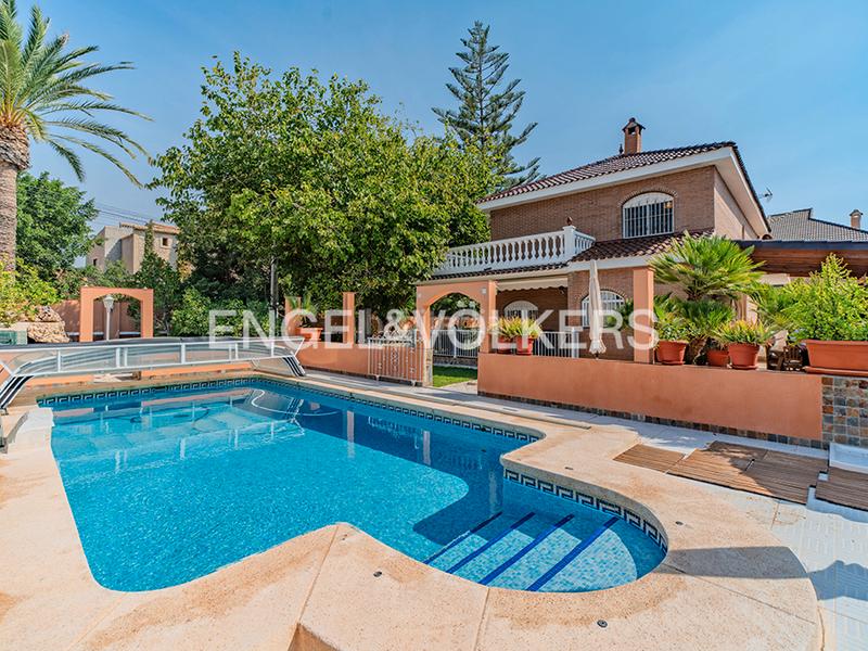 Foto 4395413c-b8e0-451d-b116-40d676b37161. Chalet avec cheminée chauffage parking piscine dans Mutxamel