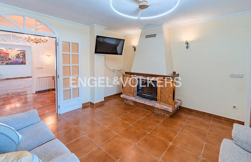 Foto 4acfba49-ea24-4616-98ba-4a9624d95574. Chalet avec cheminée chauffage parking piscine dans Mutxamel