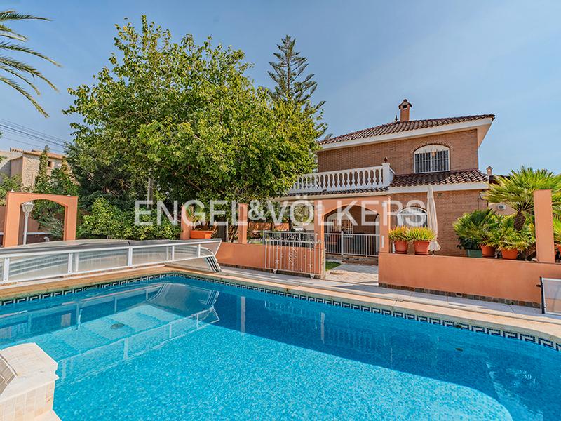 Foto 5c041d37-3d7c-4b6d-882e-5525603c6763. Chalet avec cheminée chauffage parking piscine dans Mutxamel