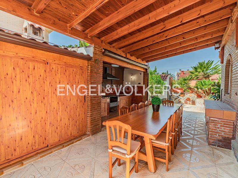 Foto aadf8bfb-425f-446a-b4b9-835856f1085e. Chalet avec cheminée chauffage parking piscine dans Mutxamel