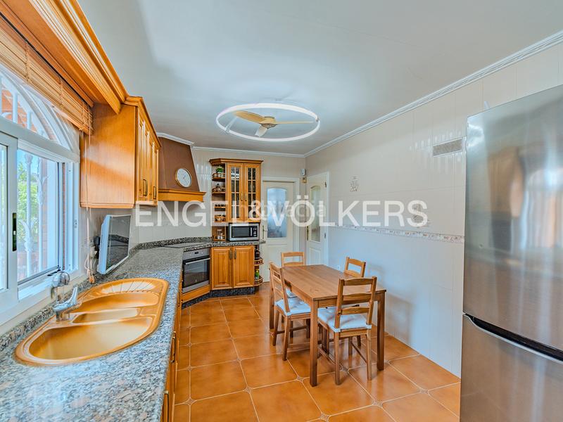 Foto cebbfb42-2e66-4b92-882a-09d8ccfbddc1. Chalet avec cheminée chauffage parking piscine dans Mutxamel