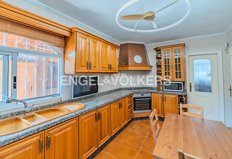 Foto dac139b4-191a-4f79-b867-9bcb98fb0d7b. Chalet avec cheminée chauffage parking piscine dans Mutxamel