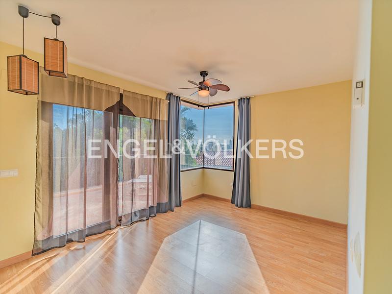 Foto 16027b7c-1b87-43d2-b9c9-b620972e88db. Chalet in avinguda de cova del llop marí 50 in Pueblo Español-Coveta Fumá Campello (el)