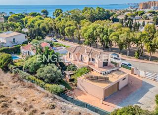 Chalet  Avinguda de cova del llop marí 50. Encantadora villa en residencial cova de llop marí
