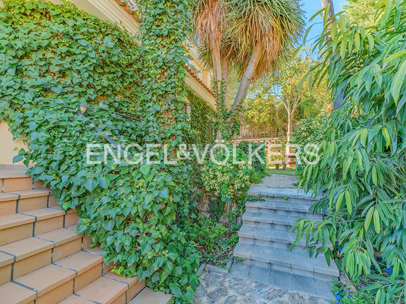 Foto 8b59c1bd-0935-4929-9947-68cb857b8640. Xalet a carrer de la boira 3 a Bonalba-Cotoveta Mutxamel