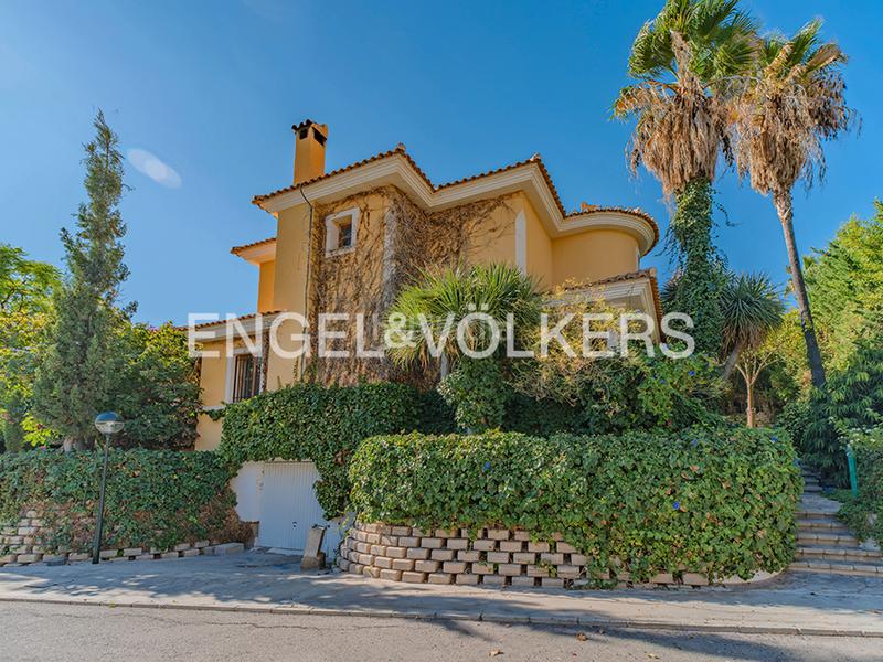 Foto b702cf93-ee77-4a64-8ebe-db22ff20400d. Xalet a carrer de la boira 3 a Bonalba-Cotoveta Mutxamel