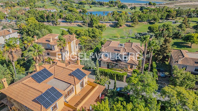 Foto f623029a-9897-435e-9b36-25d57db1ec14. Xalet a carrer de la boira 3 a Bonalba-Cotoveta Mutxamel