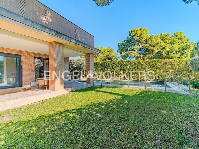 Foto 08913071-1593-4182-8342-d41eecc6bc65. Chalet con camino riscaldamento parcheggio piscina in Alicante