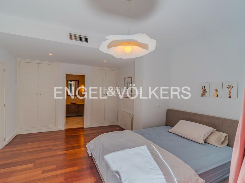 Foto 0928a372-c9e3-404f-bad9-f4e7c5e30829. Chalet con camino riscaldamento parcheggio piscina in Alicante