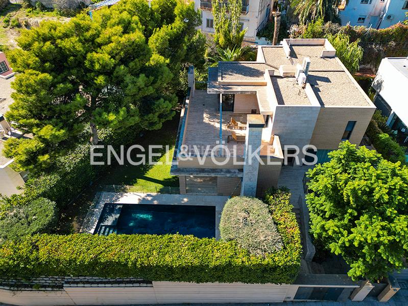 Foto 2351f732-71f6-4916-82fc-31549e7940f3. Chalet con camino riscaldamento parcheggio piscina in Alicante