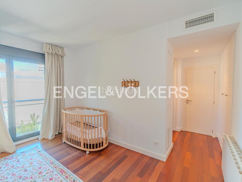 Foto 2b73541f-94cd-4e9c-ba4a-e1d835cd7240. Chalet con camino riscaldamento parcheggio piscina in Alicante