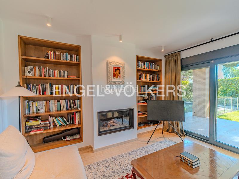 Foto 3388af17-0483-42c2-9eed-197cb0d21955. Chalet con camino riscaldamento parcheggio piscina in Alicante