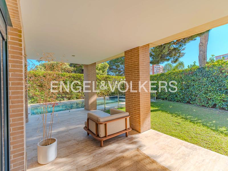 Foto 4c01b83f-4c52-4dc2-9916-a92045752375. Chalet con camino riscaldamento parcheggio piscina in Alicante