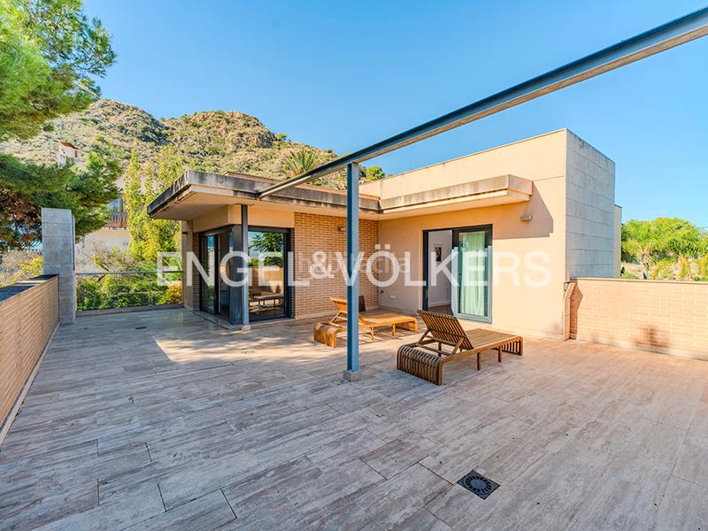 Foto 679a3444-dead-4bac-8794-af5fb74a3135. Chalet con camino riscaldamento parcheggio piscina in Alicante