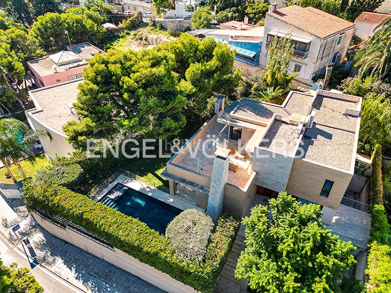 Foto 9143e26e-0249-46e9-8559-4261237486de. Chalet con camino riscaldamento parcheggio piscina in Alicante