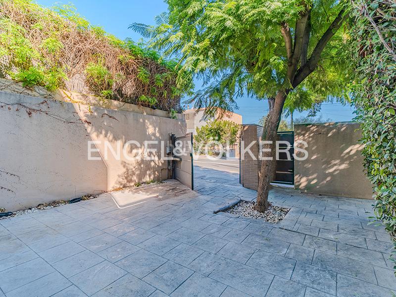 Foto ac96d1b1-c461-48e3-ae0b-ae55103d52a1. Chalet con camino riscaldamento parcheggio piscina in Alicante