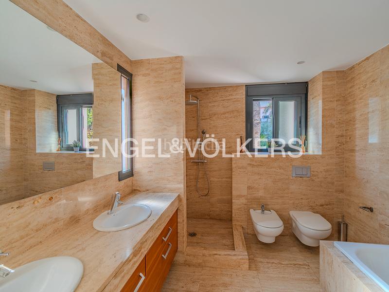 Foto ef99c970-5ac5-4765-969b-8d7075c04353. Chalet con camino riscaldamento parcheggio piscina in Alicante