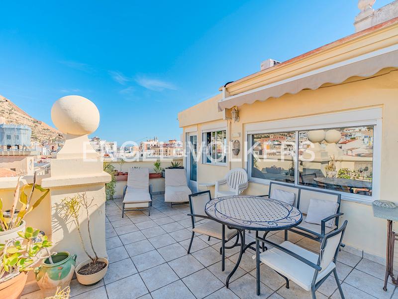 Foto 9835d1fc-2fc8-4ab1-bb39-d1c9a00a1209. Dachwohnung in calle maría josefa ágreda y muñoz 2 in Alicante