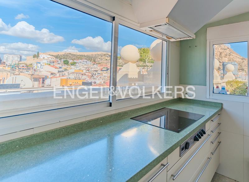 Foto d6f181e0-76ac-4538-af6c-9153b0d8c747. Dachwohnung in calle maría josefa ágreda y muñoz 2 in Alicante