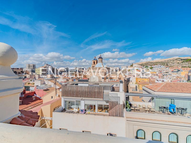 Foto efe0d124-7d25-4605-87c1-b67fb33e4dd4. Dachwohnung in calle maría josefa ágreda y muñoz 2 in Alicante