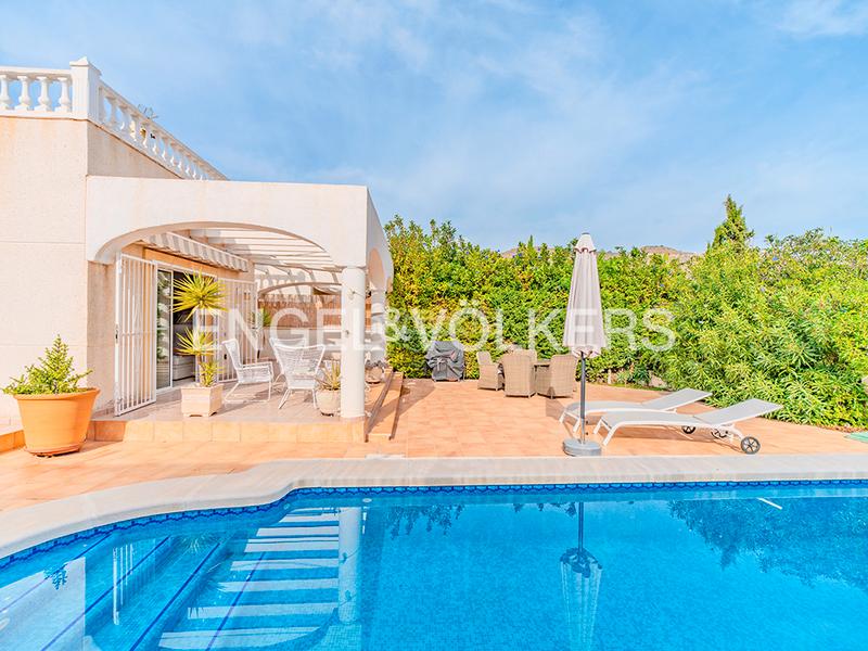 Foto 6b76cf51-d4ba-4979-bb4d-520ceab7c6a0. Chalet mit heizung parking pool in Pueblo Acantilado-Lanuza Campello (el)