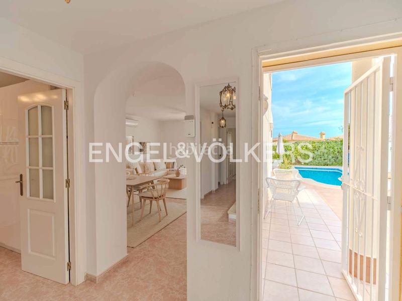 Foto 994a72af-47dc-49ec-ac8c-fab04479a4b3. Chalet mit heizung parking pool in Pueblo Acantilado-Lanuza Campello (el)