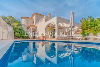 Xalet a Pueblo Acantilado-Lanuza. Atractiva villa con privacidad y vistas en lanuza