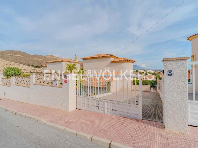 Foto b7dc6827-1f7f-4704-8bbc-6502e98c1884. Chalet mit heizung parking pool in Pueblo Acantilado-Lanuza Campello (el)