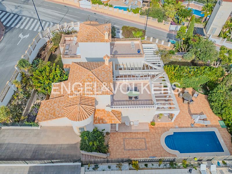 Foto f630e112-0cec-4c91-83b2-45237f63f240. Chalet mit heizung parking pool in Pueblo Acantilado-Lanuza Campello (el)