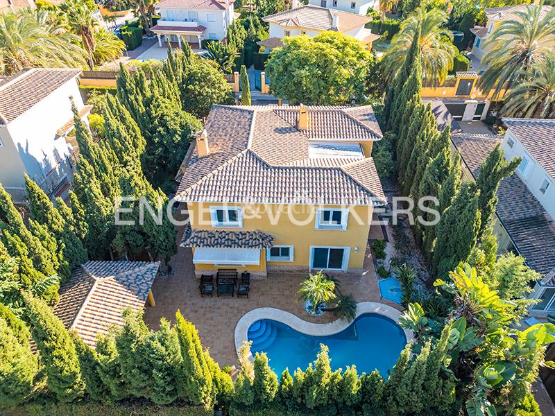 Foto 009ab08d-d5af-402b-b836-389cafaebeff. Chalet espectacular villa mediterránea en bonalba golf en Mutxamel