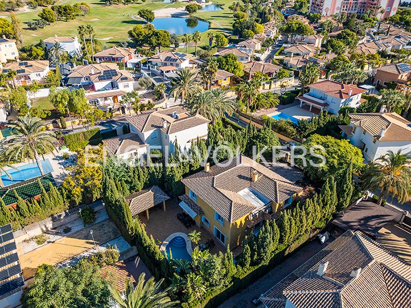 Foto 26dfbc1c-d30e-4588-a515-be5b0428fbff. Chalet espectacular villa mediterránea en bonalba golf en Mutxamel