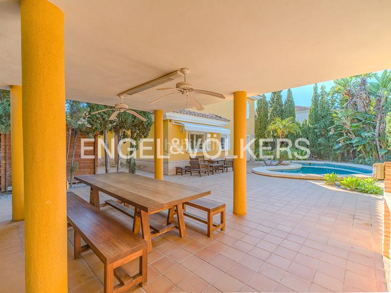 Foto 4bf189c0-df24-4c38-b085-a053751c794f. Chalet espectacular villa mediterránea en bonalba golf en Mutxamel