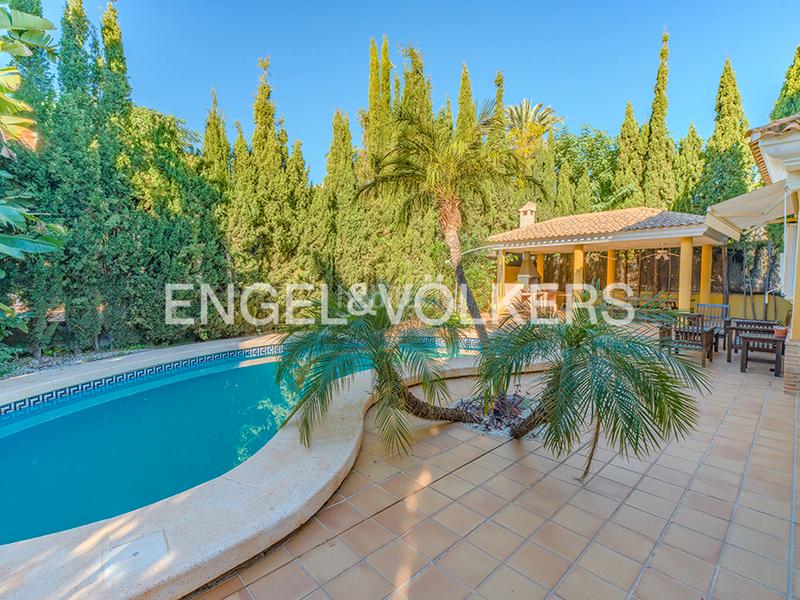 Foto 730e6783-6b11-48ee-863a-d90689f95622. Chalet espectacular villa mediterránea en bonalba golf en Mutxamel