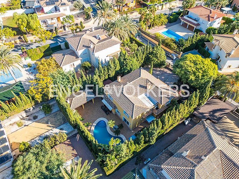 Foto 8c8b1f12-480a-4660-98f8-28510b35d4bf. Chalet espectacular villa mediterránea en bonalba golf en Mutxamel