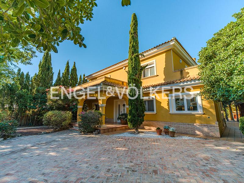 Foto dc7dad3a-87a6-4748-9fa5-2cfb137b13fd. Chalet espectacular villa mediterránea en bonalba golf en Mutxamel