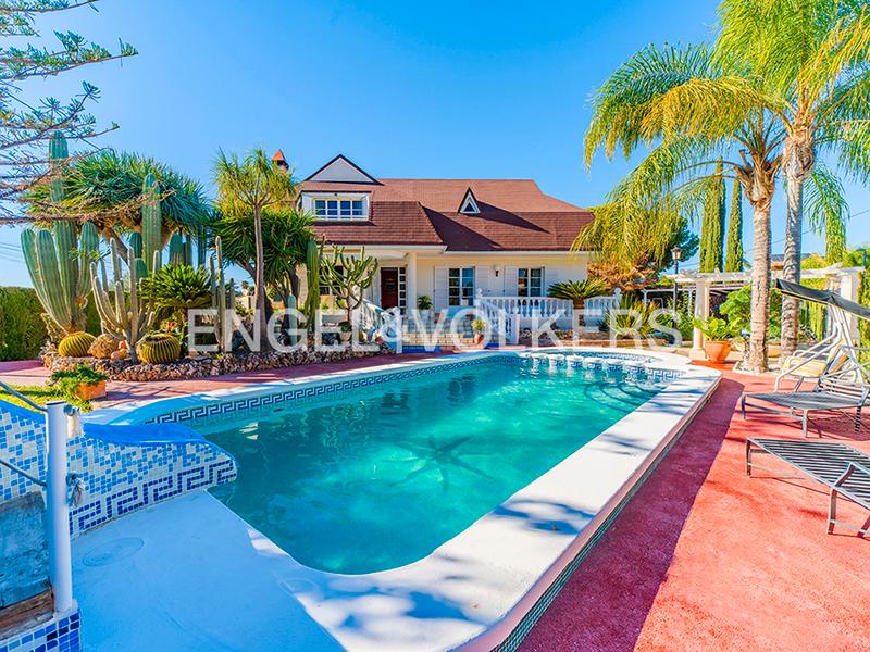 Foto 95bbd69e-f57b-4e14-b4e5-f91282ff491f. Chalet villa de excepción en Sol y Luz en Sol y Luz Sant Vicent del Raspeig