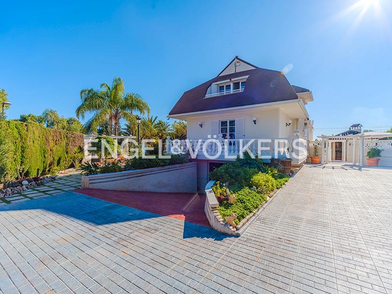 Foto da522a7b-5fff-40d3-8a77-ca67a1fb7ebb. Chalet villa de excepción en Sol y Luz en Sol y Luz Sant Vicent del Raspeig