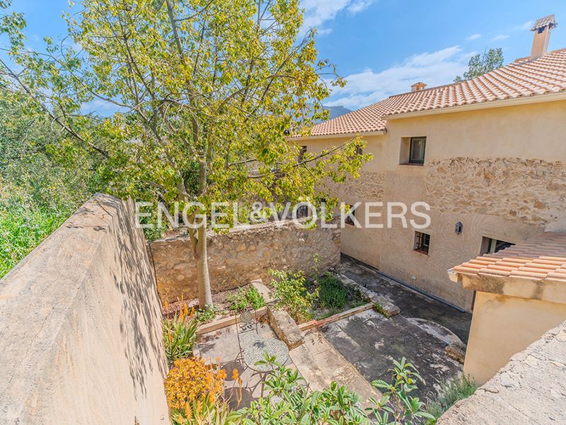 Foto 48a94c50-cb98-461b-b011-5d0a23399f96. Xalet amb xemeneia calefacció piscina a Xixona